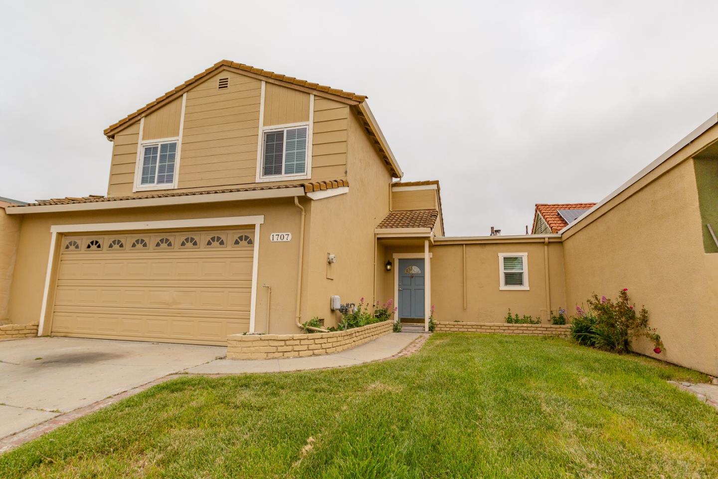 Detail Gallery Image 1 of 1 For 1707 Cherokee Dr, Salinas,  CA 93906 - 3 Beds | 2 Baths