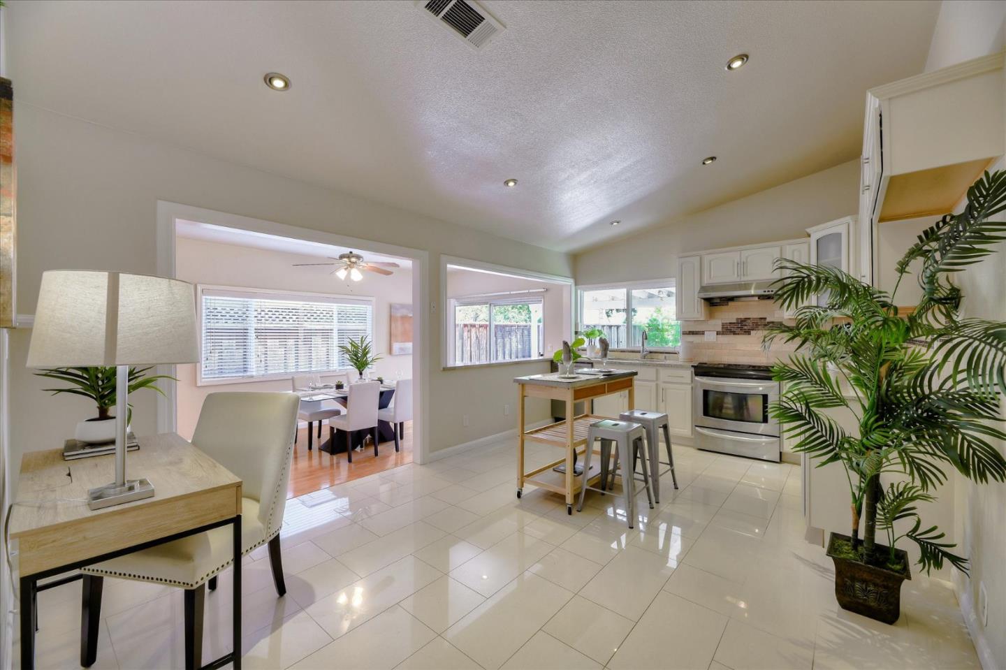 Detail Gallery Image 1 of 1 For 2952 Cohansey Dr, San Jose,  CA 95132 - 3 Beds | 2 Baths