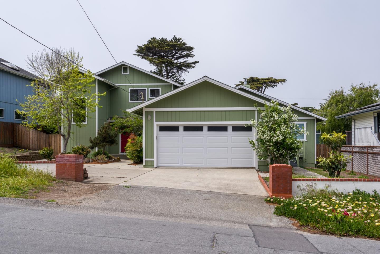 165 Los Banos Ave, Moss Beach, CA 94038 4 Beds 2/1 Baths (Sold