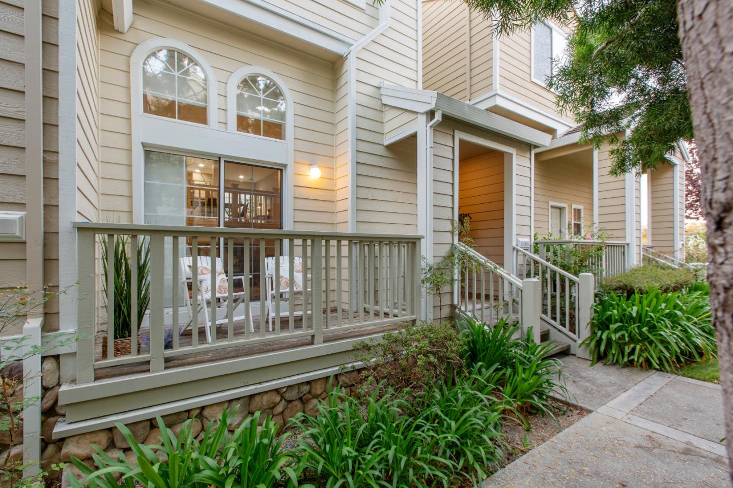 Detail Gallery Image 1 of 1 For 6 Bosun Ln, Redwood City,  CA 94065 - 2 Beds | 2/1 Baths