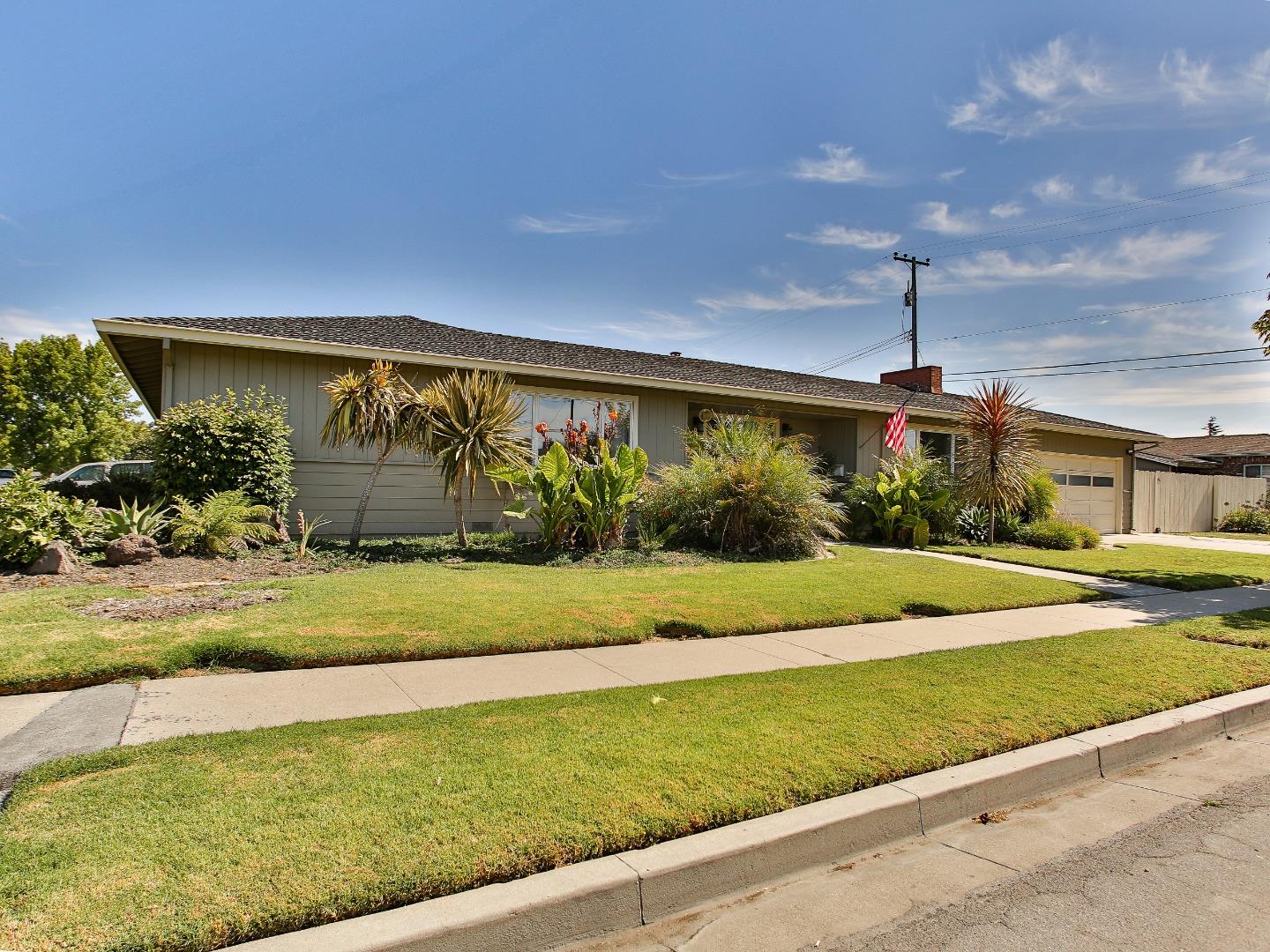 Detail Gallery Image 1 of 1 For 303 La Mesa Dr, Salinas,  CA 93901 - 4 Beds | 2 Baths