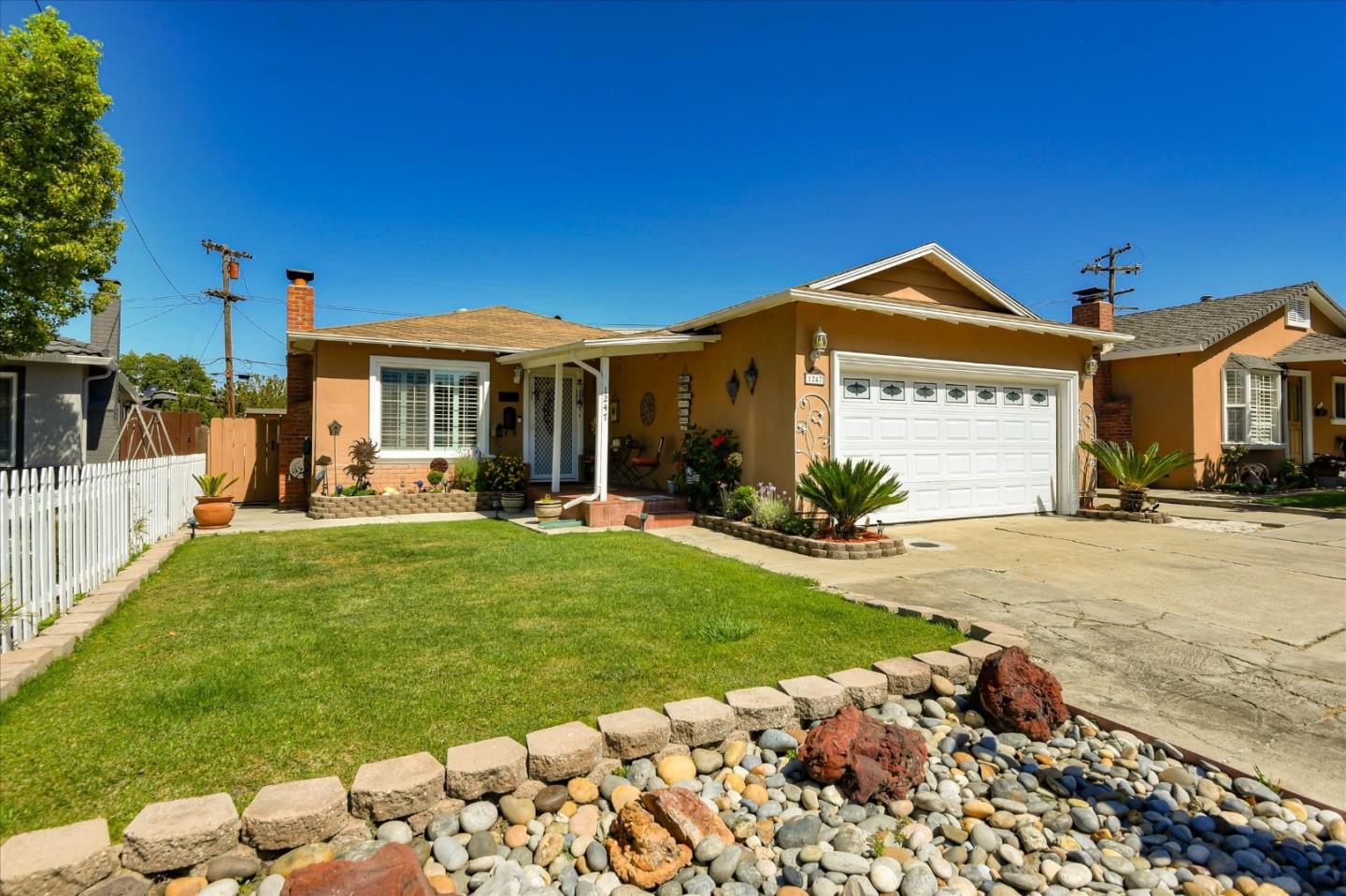 Detail Gallery Image 1 of 1 For 1247 Farringdon Dr, San Jose,  CA 95127 - 3 Beds | 2 Baths