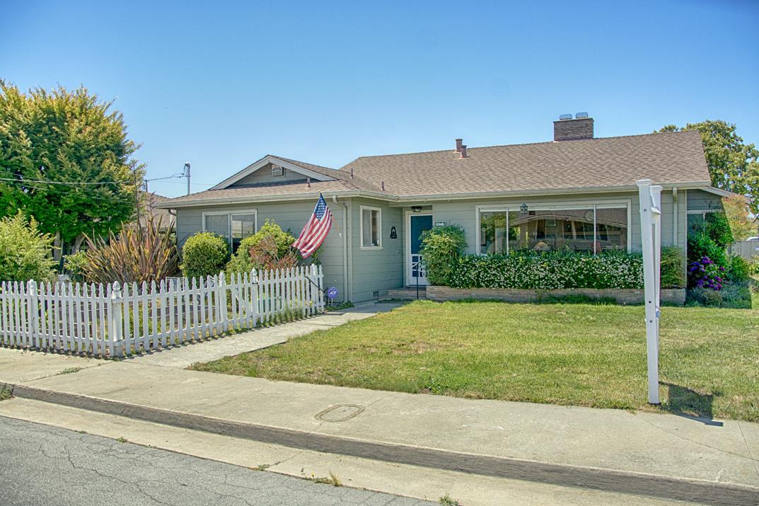 Detail Gallery Image 1 of 1 For 829 Delaware St, Watsonville,  CA 95076 - 4 Beds | 2 Baths