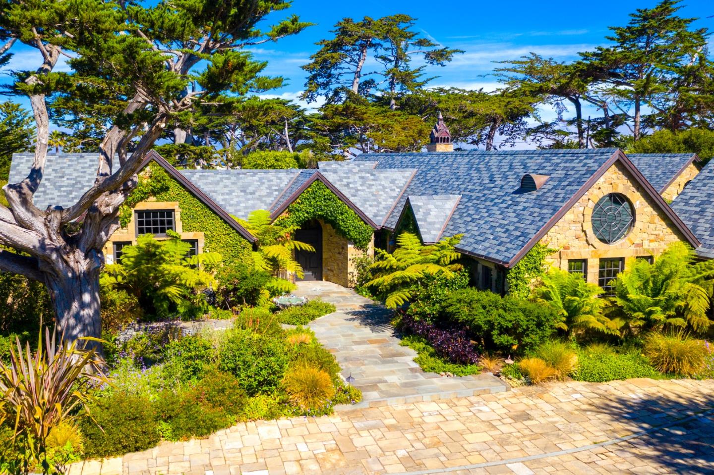 26262 Isabella Ave, Carmel, CA 93923 - 4 Beds | 5/2 Baths (Sold