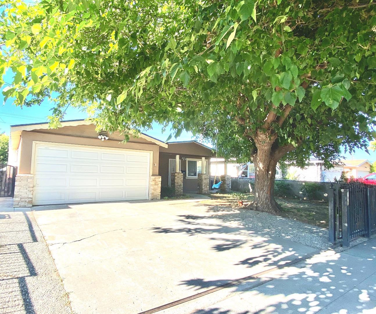 195 Senter Rd, San Jose, CA 95111 3 Beds 2 Baths (Sold