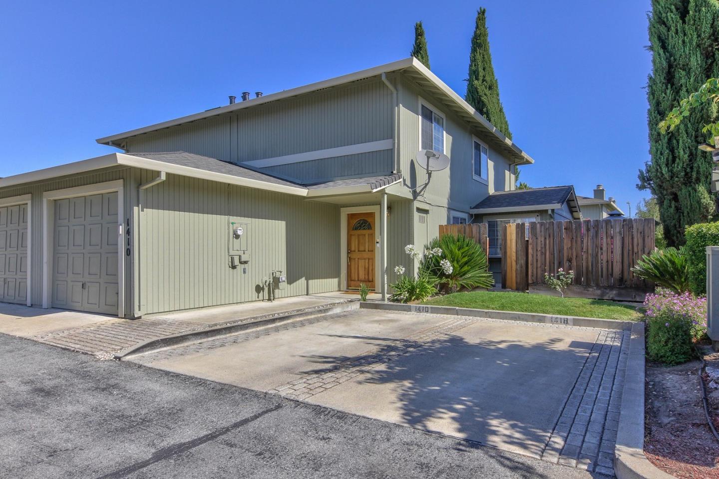 1410 Rancho Dr, Hollister, CA 95023 3 Beds 2 Baths (Sold