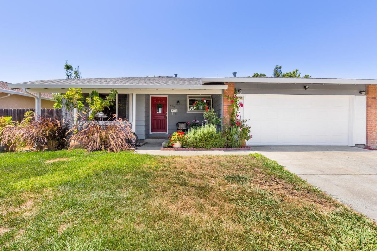 Detail Gallery Image 1 of 1 For 6295 Escallonia Dr, Newark,  CA 94560 - 4 Beds | 2 Baths