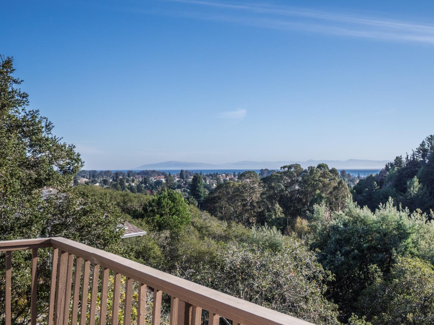 Detail Gallery Image 1 of 1 For 35 Hollins Dr, Santa Cruz,  CA 95060 - 3 Beds | 4 Baths