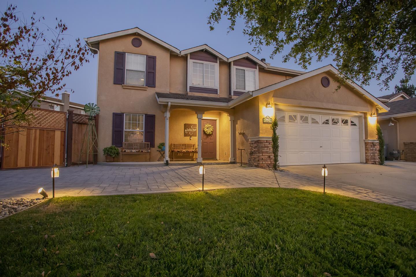 Detail Gallery Image 1 of 1 For 2451 Paradise Cir, Hollister,  CA 95023 - 4 Beds | 2/1 Baths