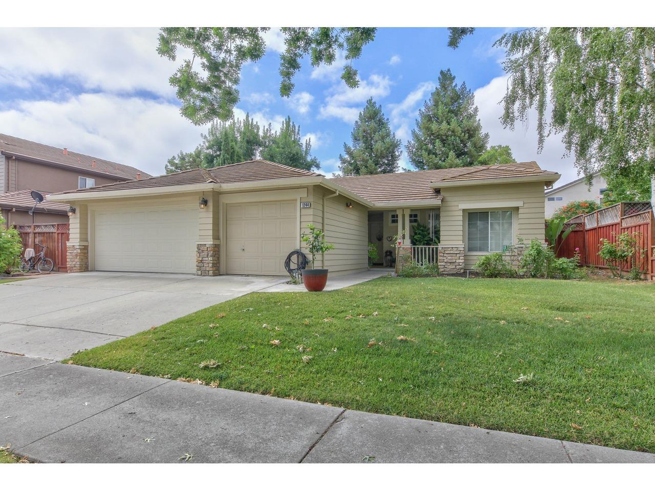 Detail Gallery Image 1 of 1 For 1244 Blacksmith Dr, Gilroy,  CA 95020 - 4 Beds | 2 Baths