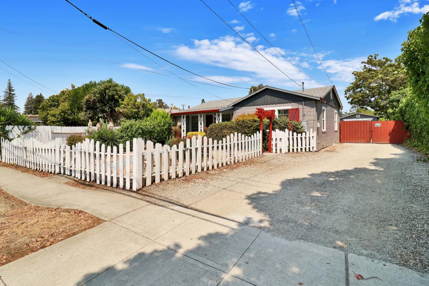 1724 B St, Hayward, CA 94541 2 Beds 1 Baths (Sold) ML81801624 MLSL