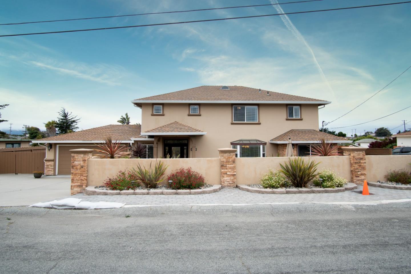 Detail Gallery Image 1 of 1 For 2085 Cross St, Seaside,  CA 93955 - 5 Beds | 2 Baths