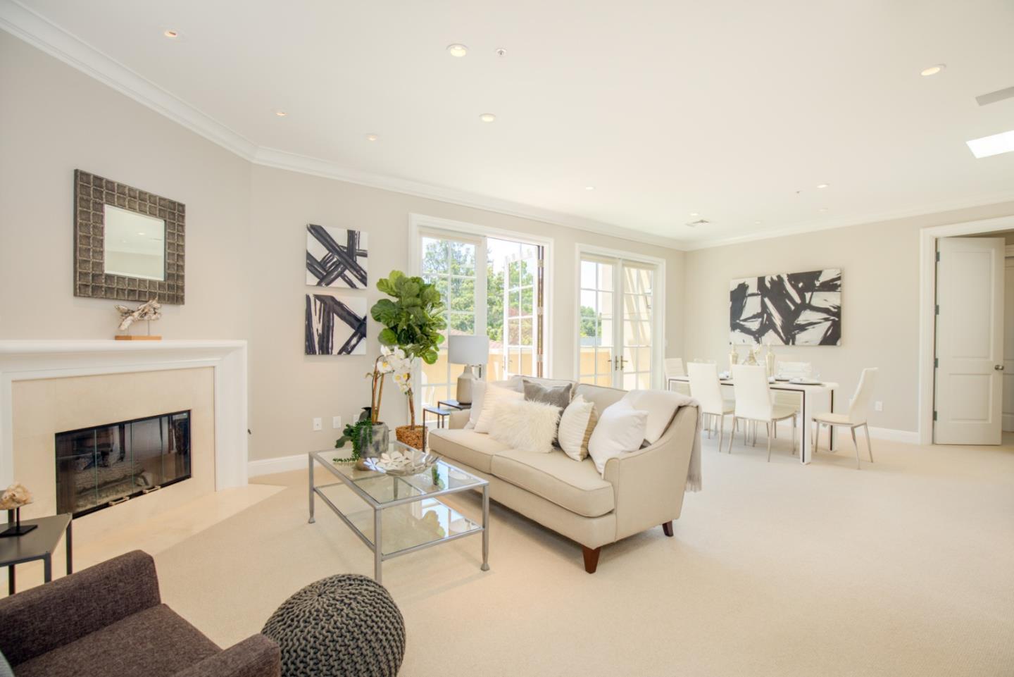 Detail Gallery Image 1 of 1 For 718 Oak Grove Ave #1,  Menlo Park,  CA 94025 - 2 Beds | 2 Baths