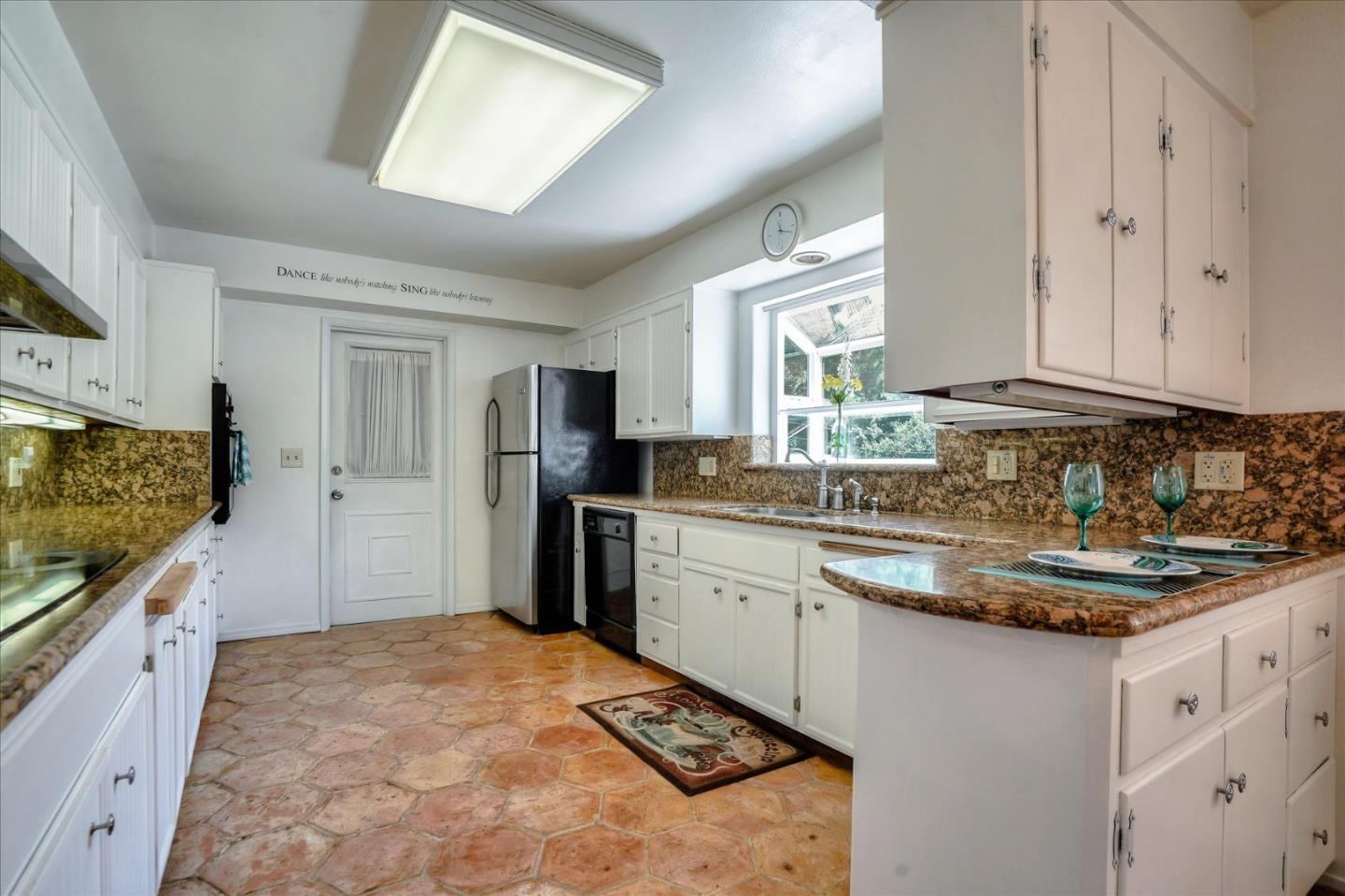 35687 Palomares Rd, Castro Valley, CA 94552 2 Beds 2 Baths (Expired