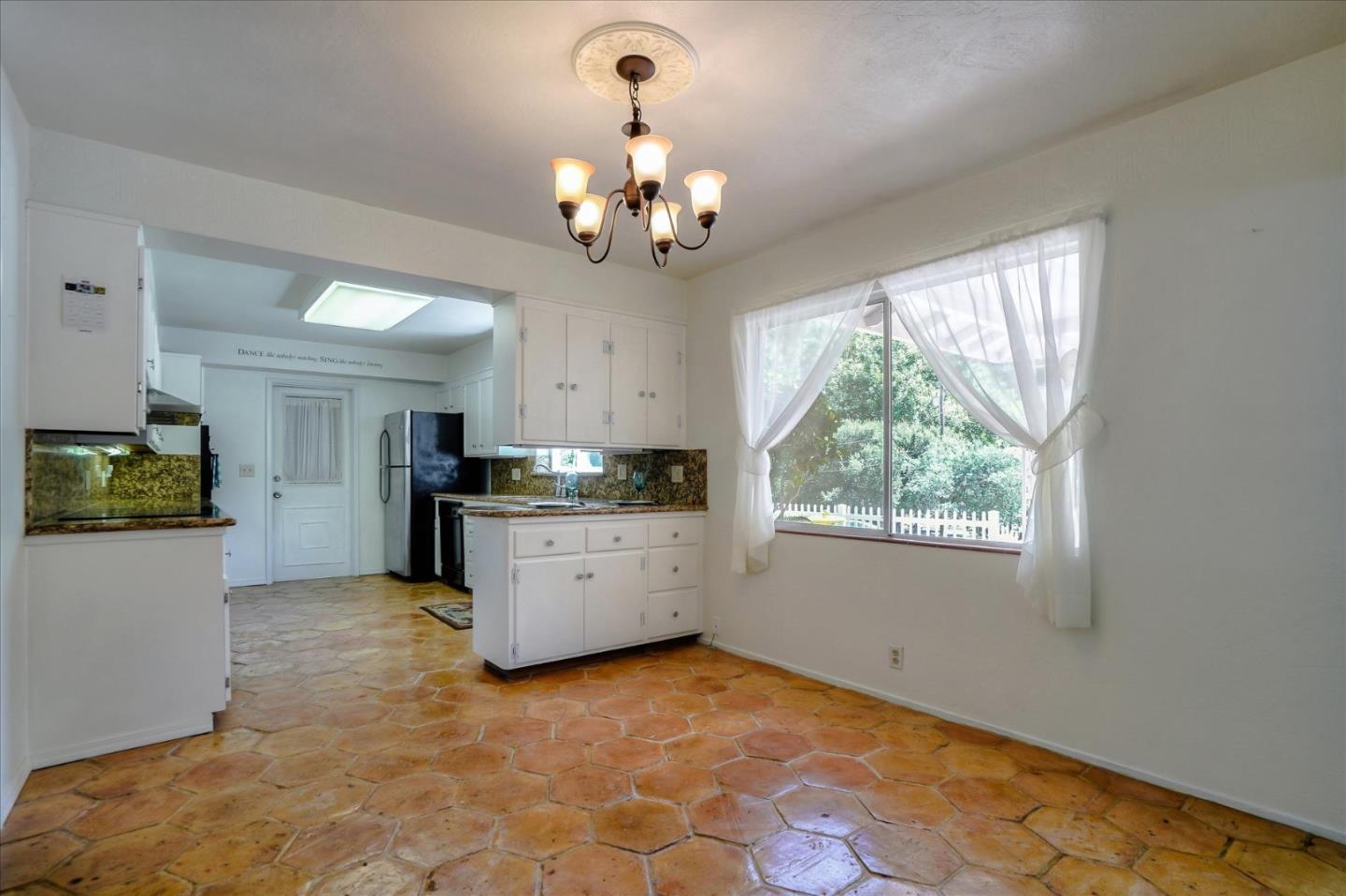 35687 Palomares Rd, Castro Valley, CA 94552 2 Beds 2 Baths (Expired