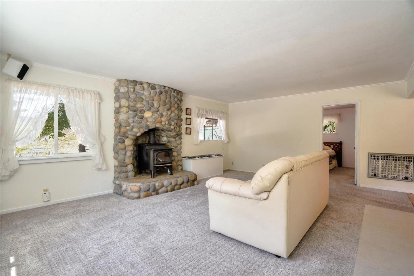 35687 Palomares Rd, Castro Valley, CA 94552 2 Beds 2 Baths (Expired