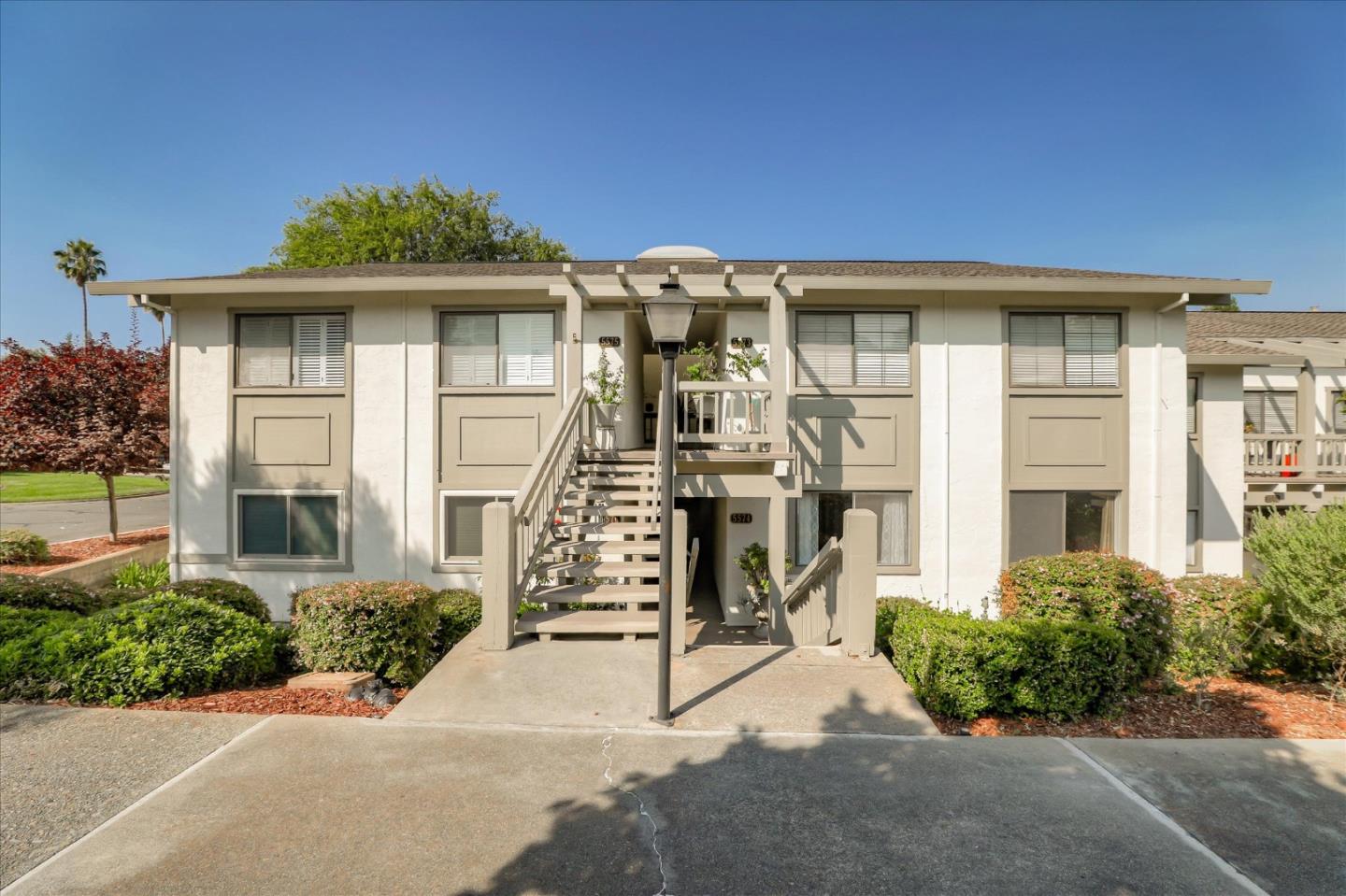 Detail Gallery Image 1 of 1 For 5574 Cribari Cir, San Jose,  CA 95135 - 2 Beds | 2 Baths