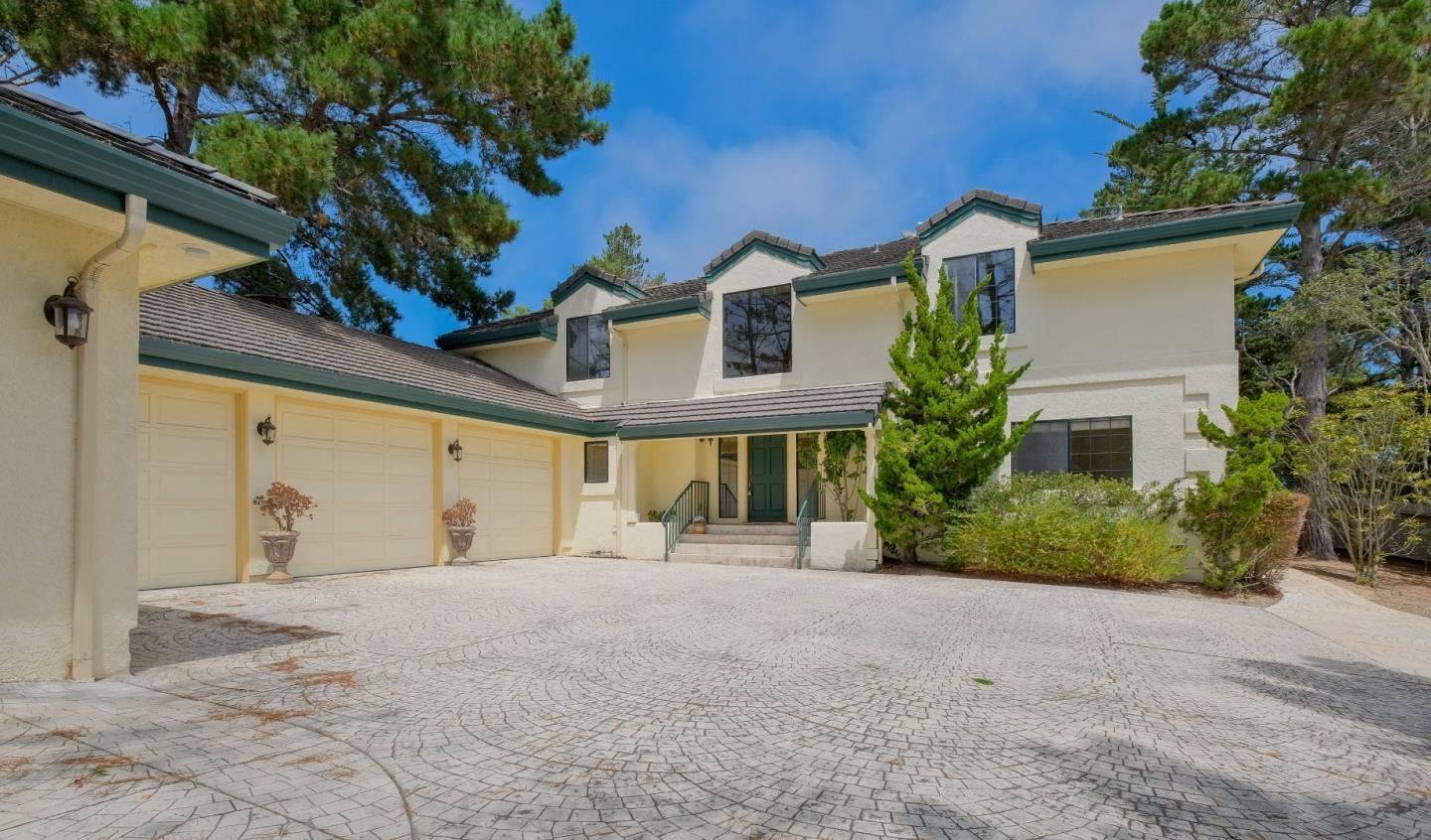 Detail Gallery Image 1 of 1 For 400 Dry Creek Rd, Monterey,  CA 93940 - 4 Beds | 3/1 Baths