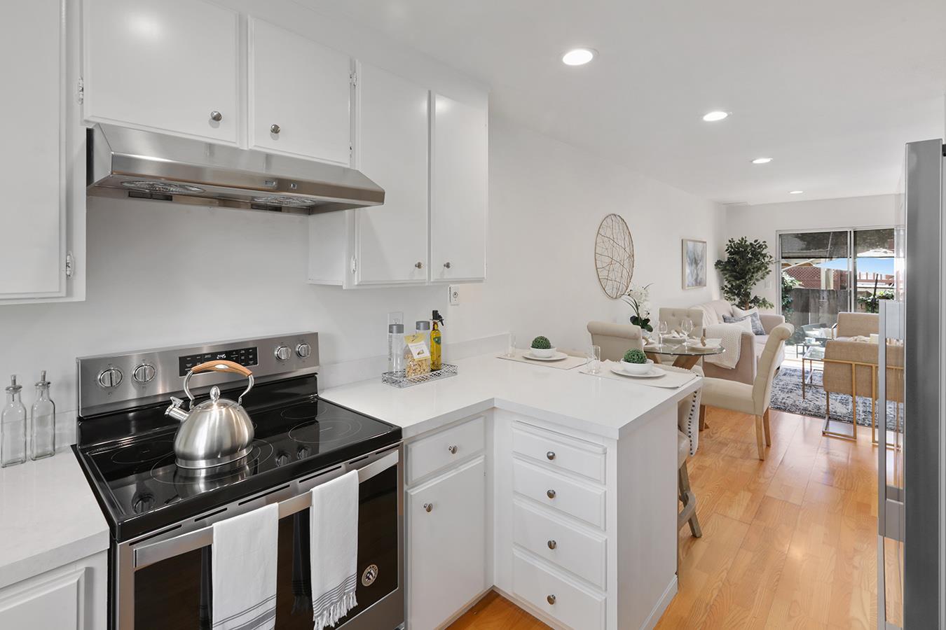 Detail Gallery Image 1 of 1 For 421 Oak Ave, Redwood City,  CA 94061 - 2 Beds | 1/1 Baths