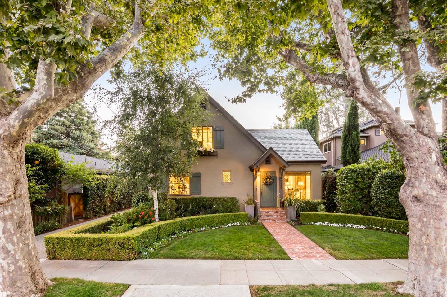 925 Lincoln Ave, Palo Alto, CA 94301 4 Beds 4 Baths (Expired