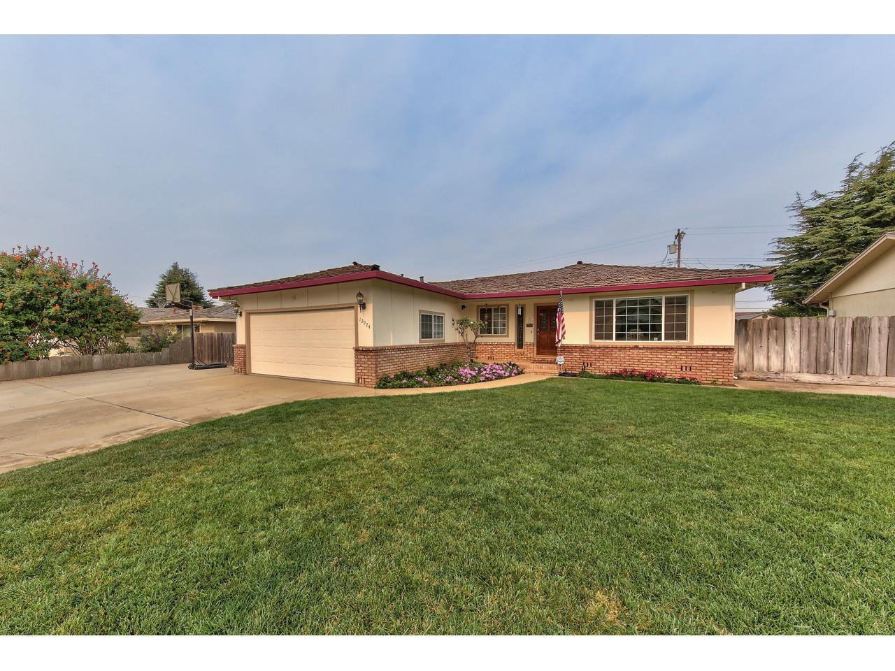 Detail Gallery Image 1 of 1 For 12924 Jade Dr, Salinas,  CA 93906 - 3 Beds | 2 Baths