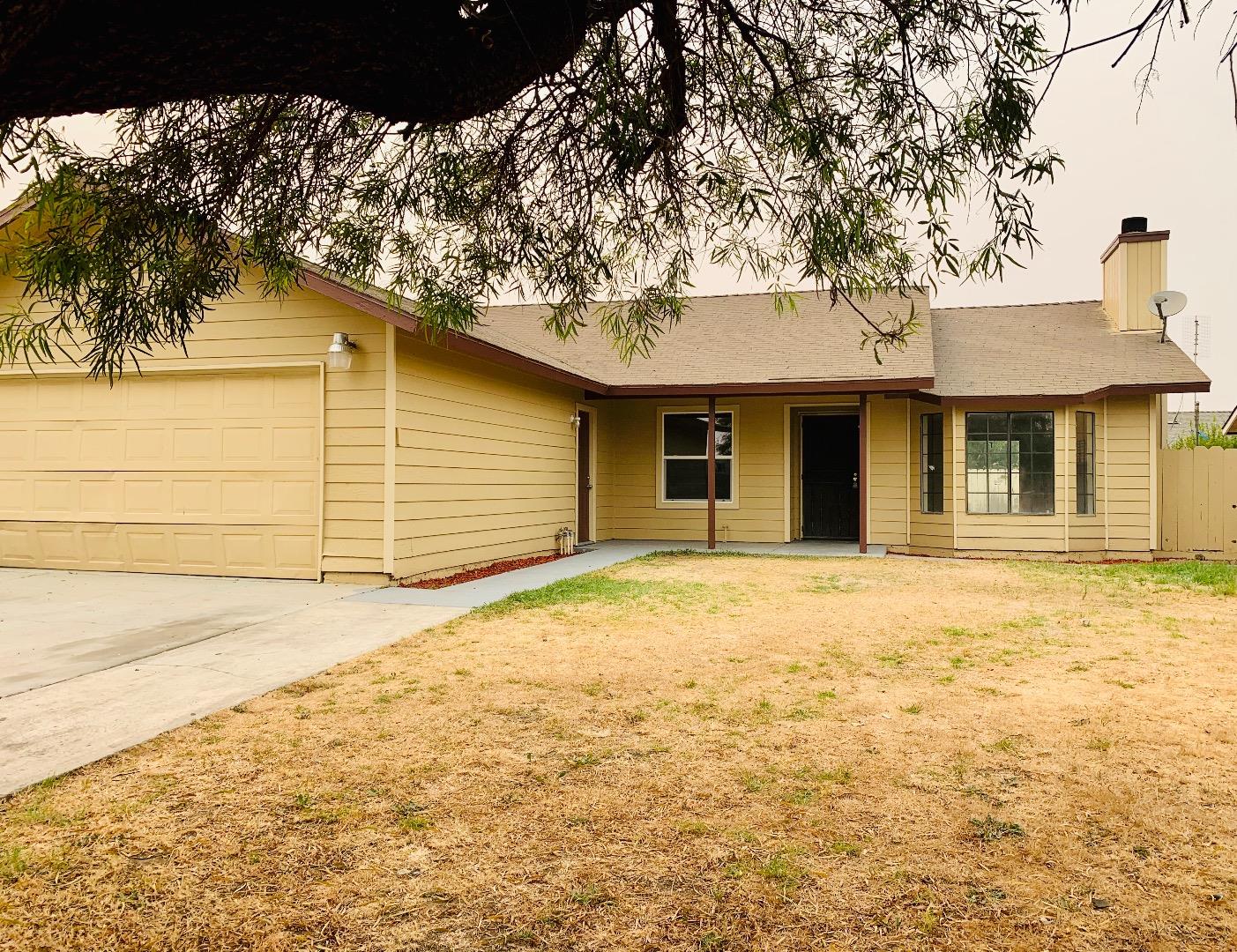 Detail Gallery Image 1 of 1 For 1086 Apple Ave, Greenfield,  CA 93927 - 4 Beds | 2 Baths