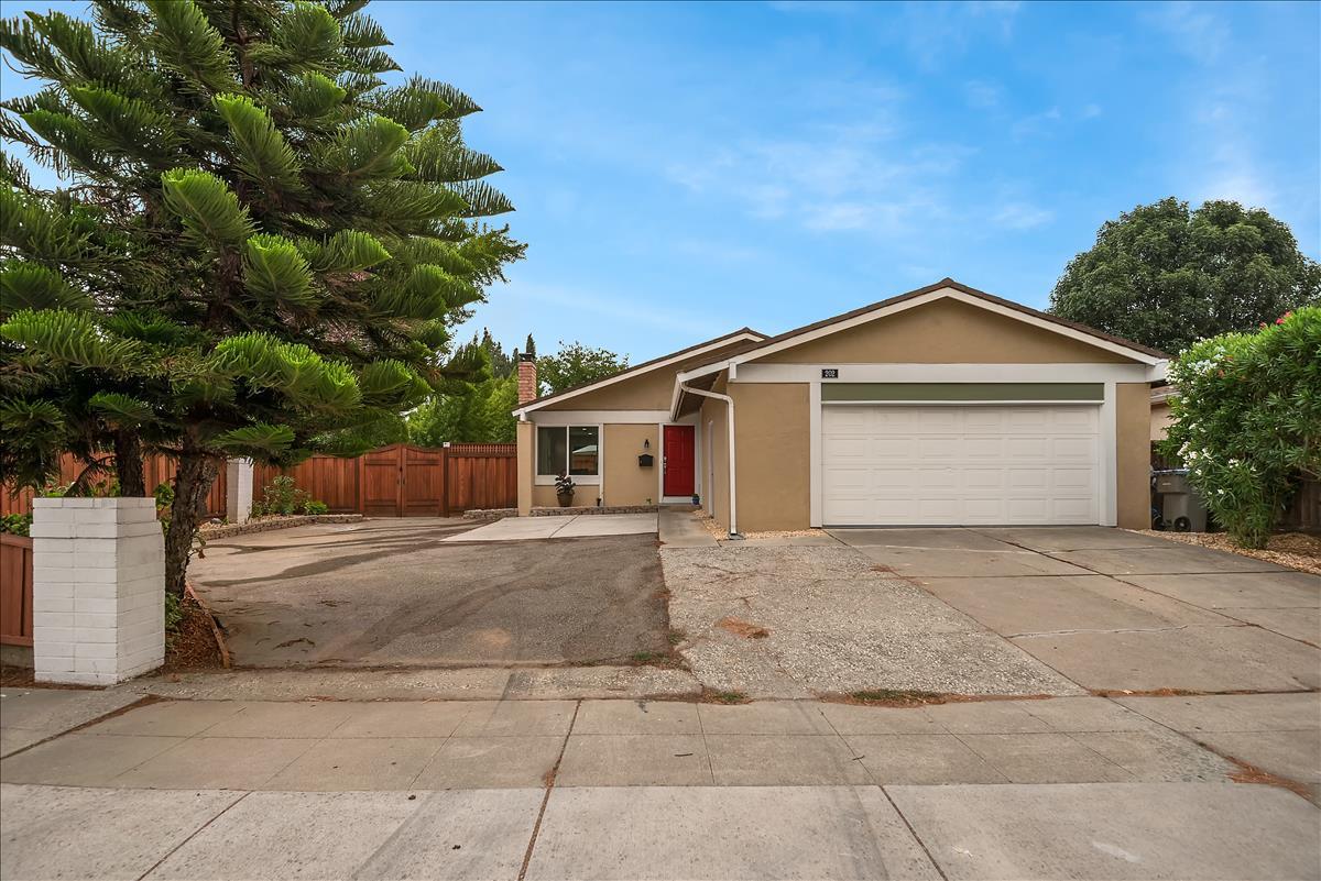 202 Vineyard Dr, San Jose, CA 95119 4 Beds 2 Baths (Sold