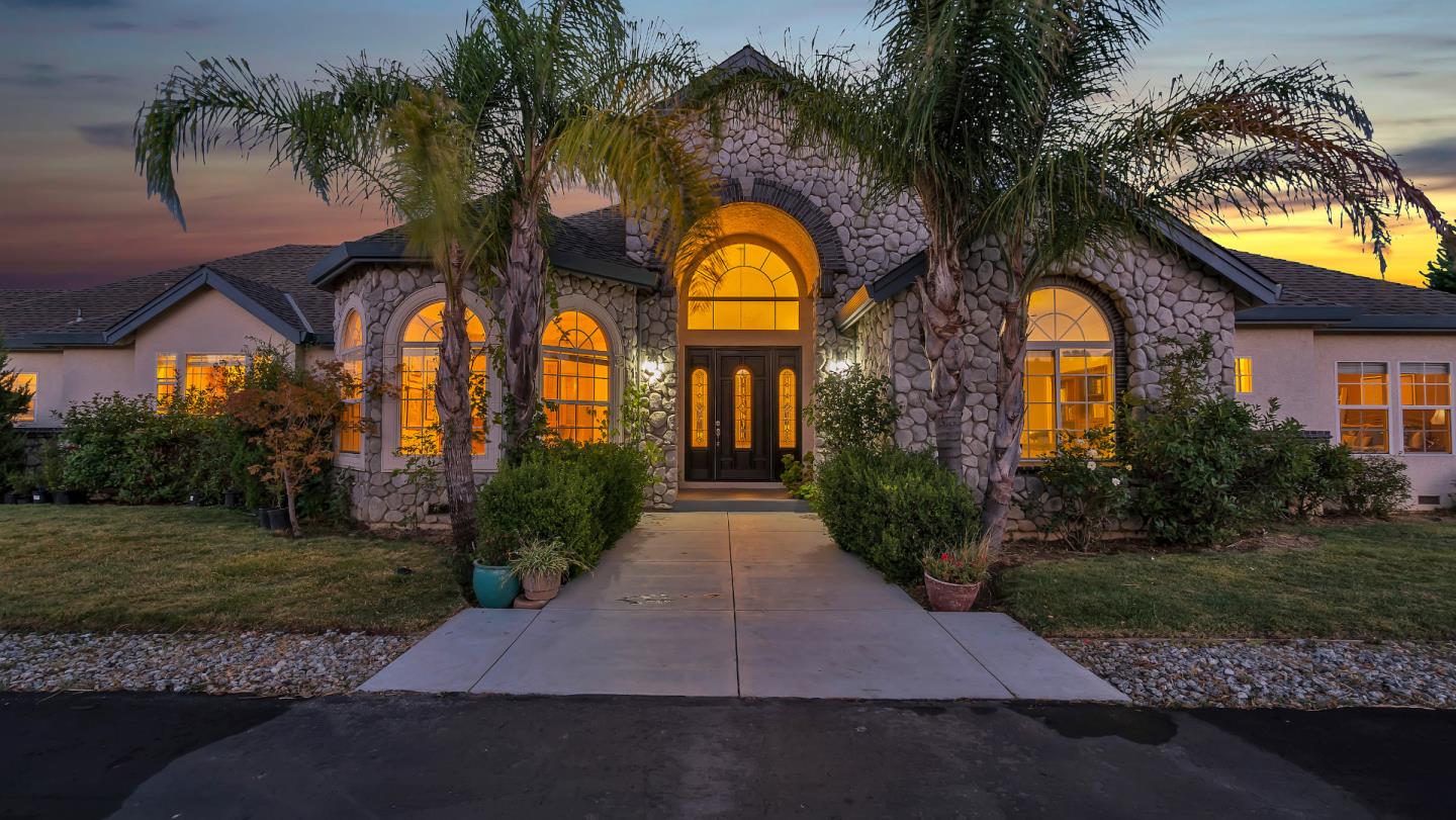 680 W San Martin Ave, San Martin, CA 95046 4 Beds 3/1 Baths