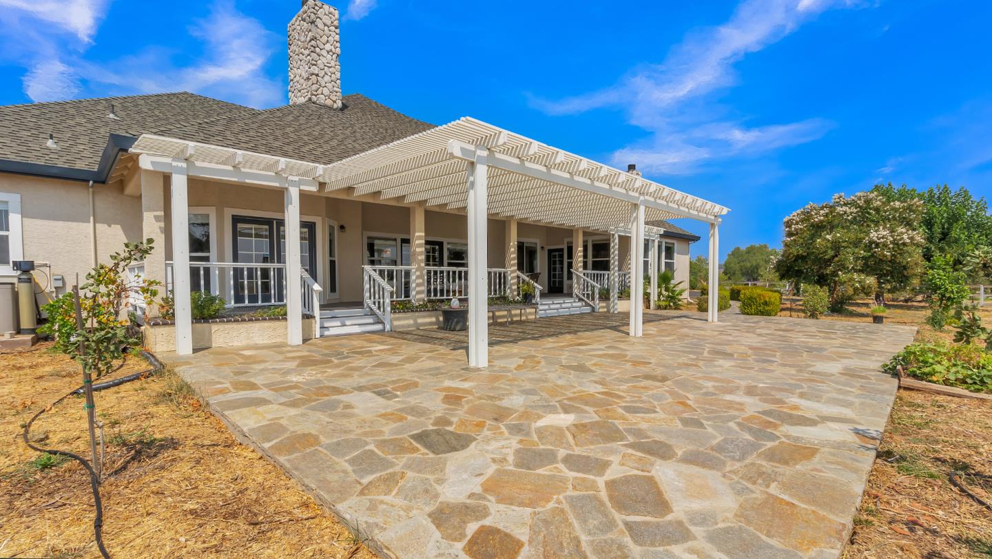 680 W San Martin Ave, San Martin, CA 95046 4 Beds 3/1 Baths