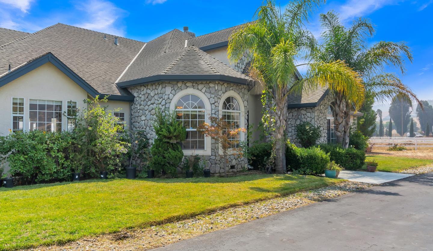 680 W San Martin Ave, San Martin, CA 95046 4 Beds 3/1 Baths