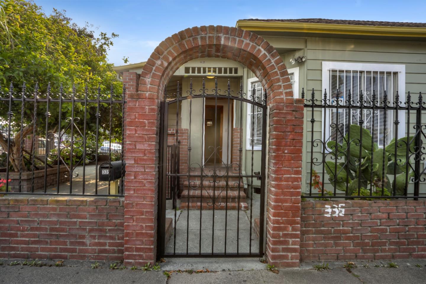 Detail Gallery Image 1 of 1 For 335 Bissell Ave, Richmond,  CA 94801 - 3 Beds | 1 Baths