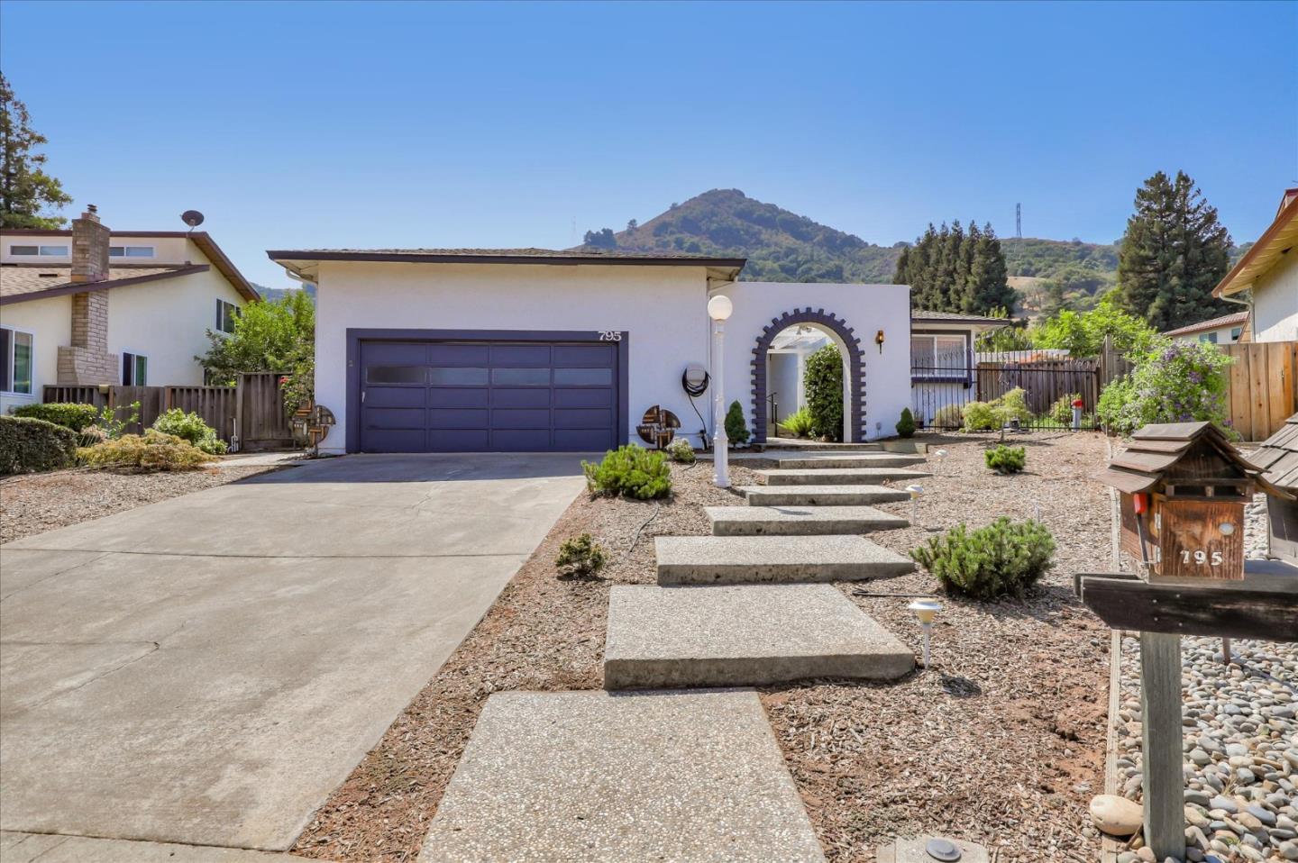Detail Gallery Image 1 of 1 For 795 Hidalgo Ct, Morgan Hill,  CA 95037 - 3 Beds | 2 Baths