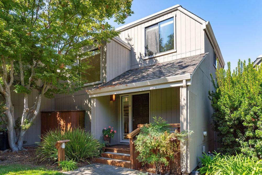 Detail Gallery Image 1 of 1 For 39 Woods Ln, Los Altos,  CA 94024 - 3 Beds | 2 Baths