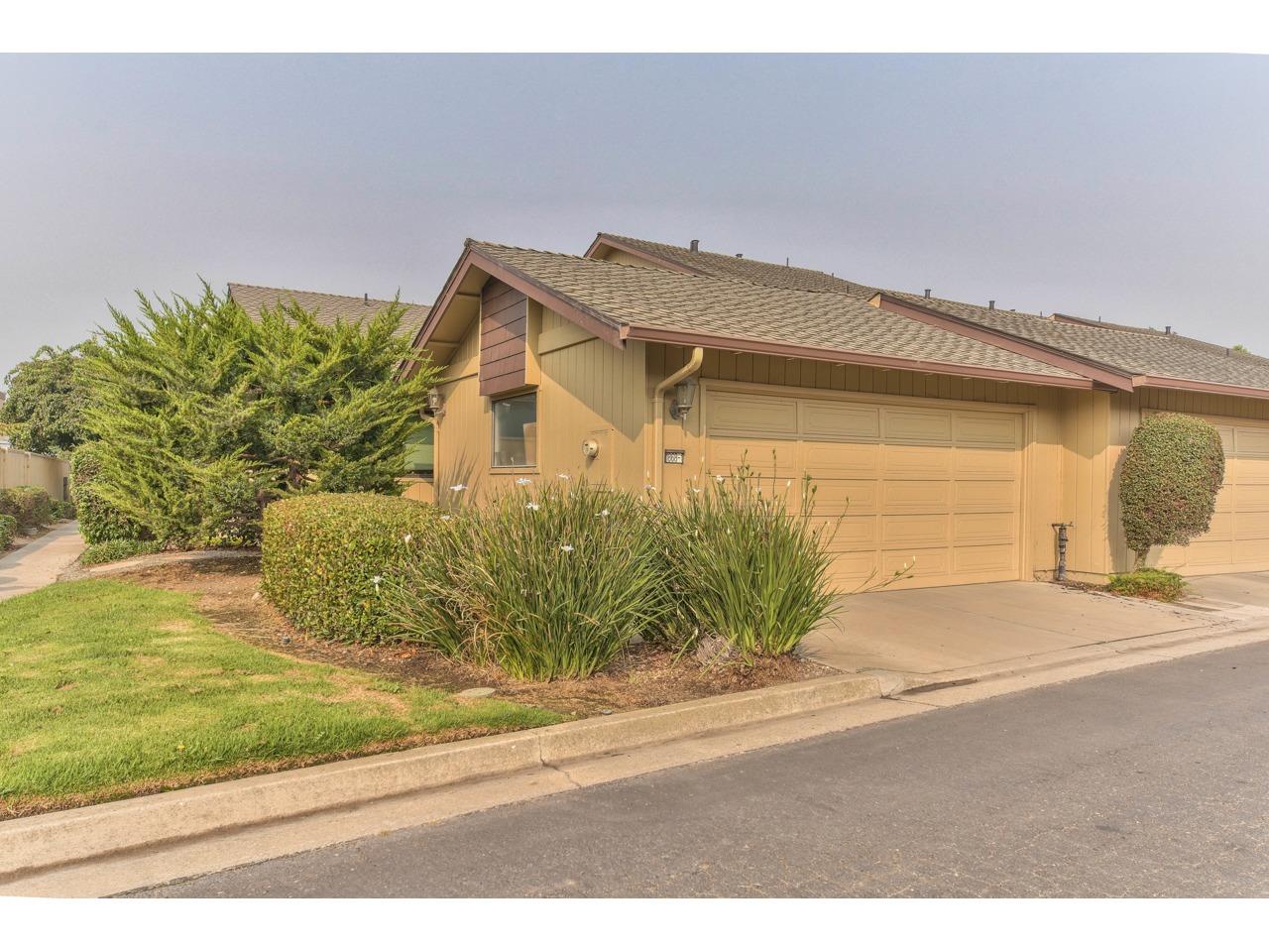 Detail Gallery Image 1 of 1 For 1868 Cherokee Dr #1,  Salinas,  CA 93906 - 2 Beds | 2 Baths