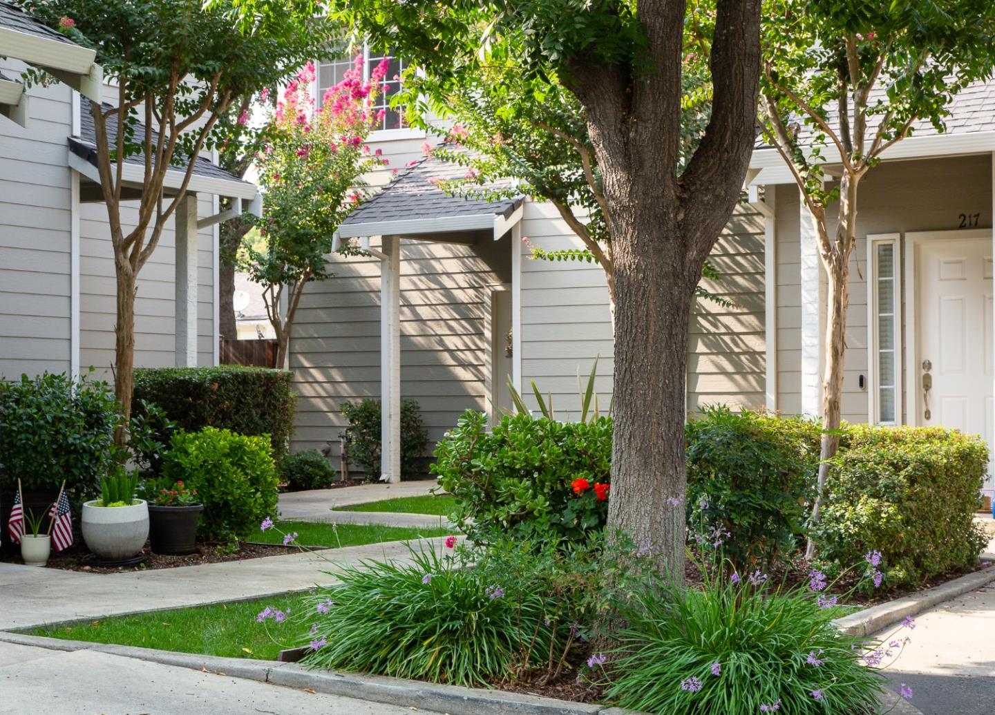 Detail Gallery Image 1 of 1 For 219 Spring Ave, Morgan Hill,  CA 95037 - 2 Beds | 2/1 Baths