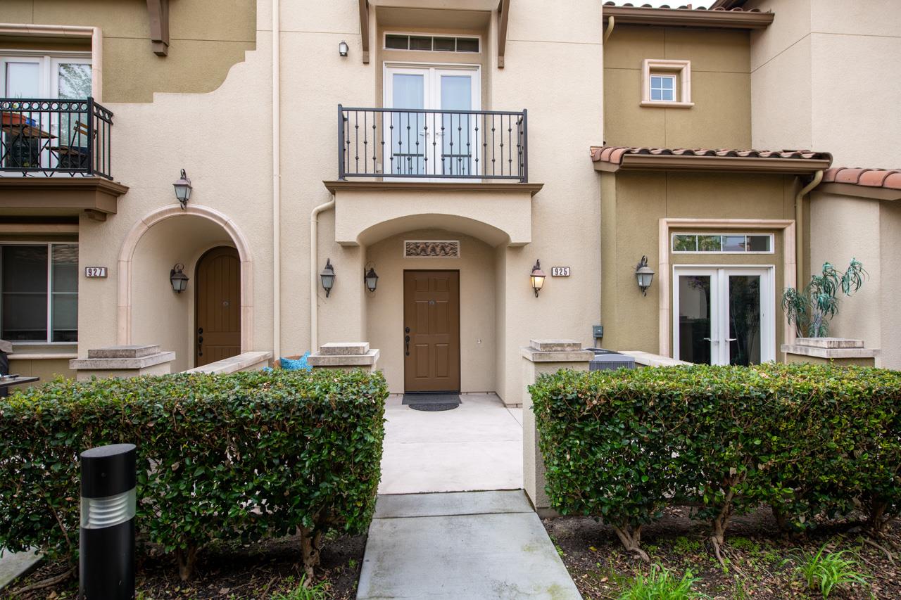 Detail Gallery Image 1 of 1 For 925 Glen Valley Ter, Sunnyvale,  CA 94085 - 2 Beds | 2/1 Baths