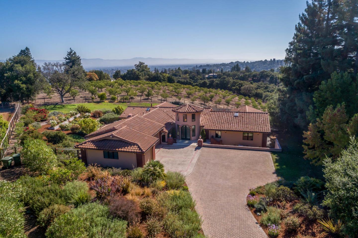 26910 Dezahara Way, Los Altos Hills, CA 94022 4 Beds 4/1 Baths