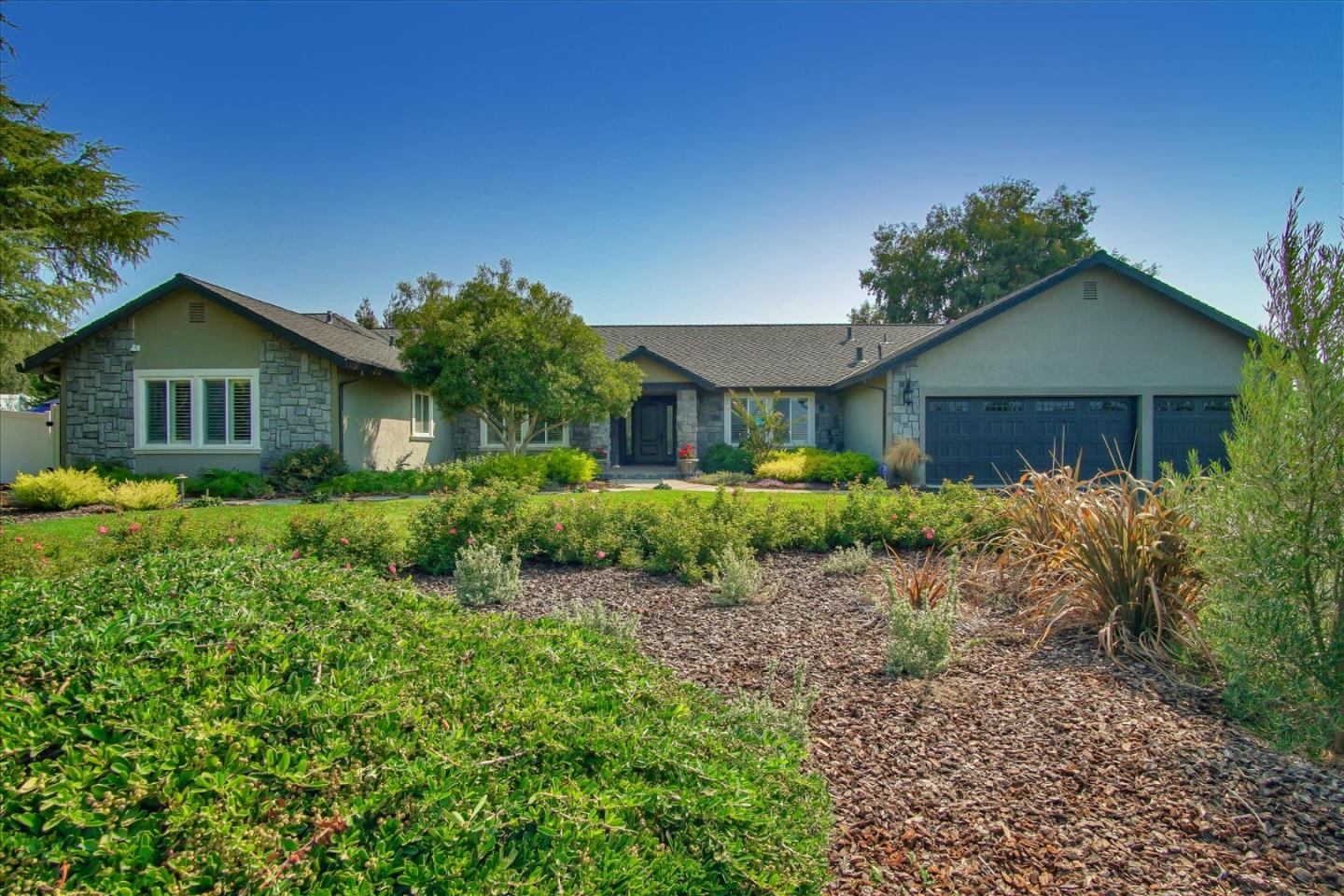 Detail Gallery Image 1 of 1 For 9451 Sugar Babe Dr, Gilroy,  CA 95020 - 4 Beds | 2/1 Baths