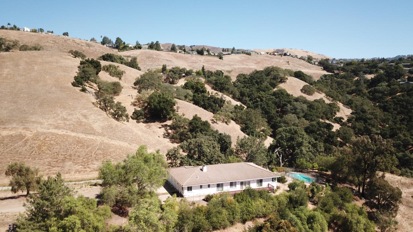 17101 Kruse Ranch Ln, Hill, CA 95037 Beds Baths