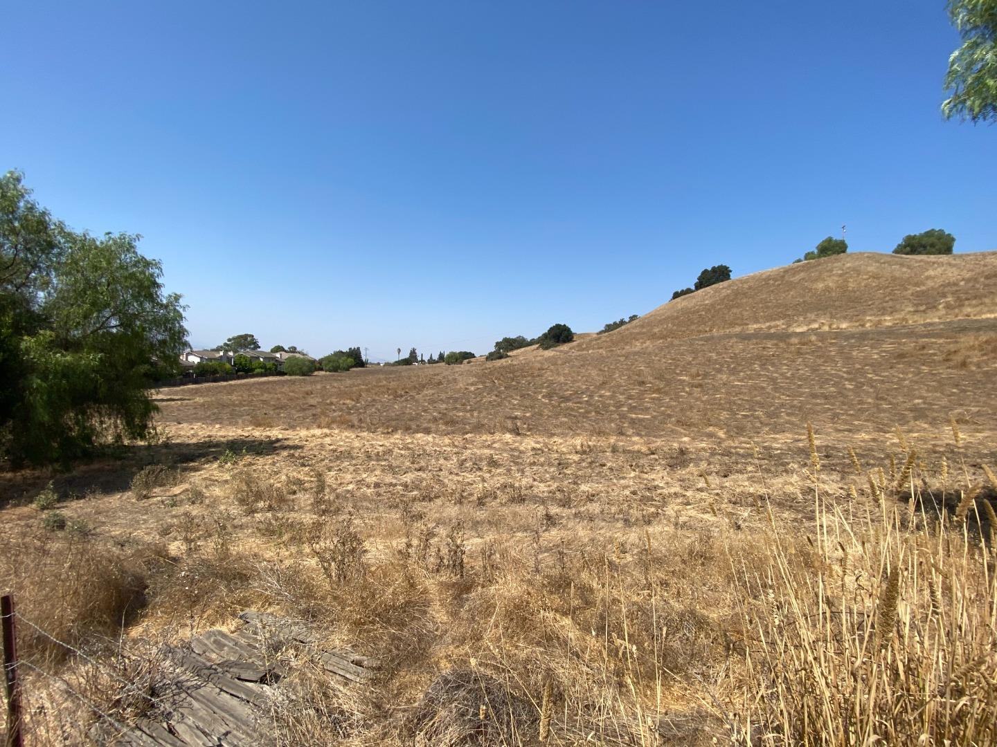 17101 Kruse Ranch Ln, Hill, CA 95037 Beds Baths