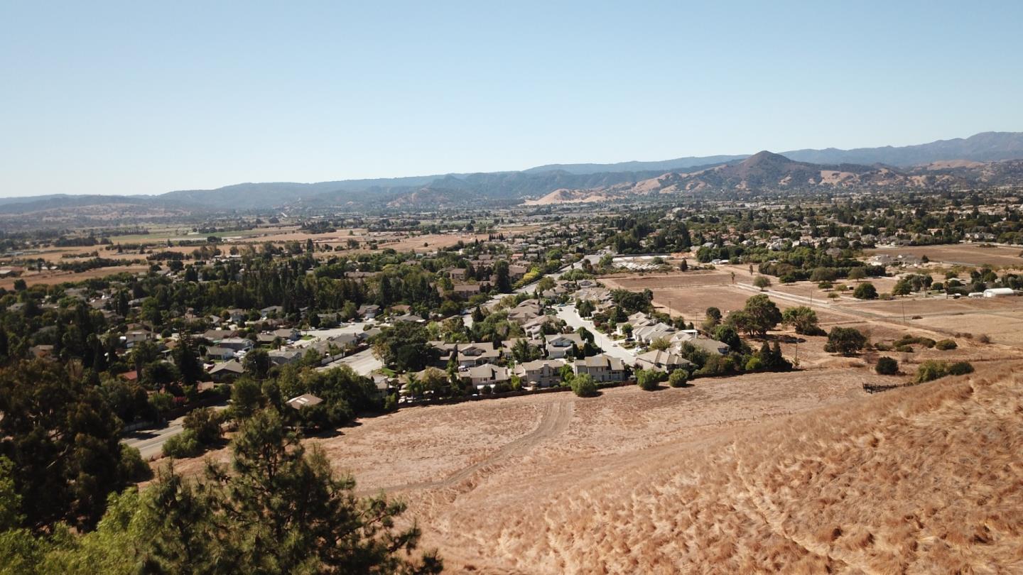 17101 Kruse Ranch Ln, Hill, CA 95037 Beds Baths