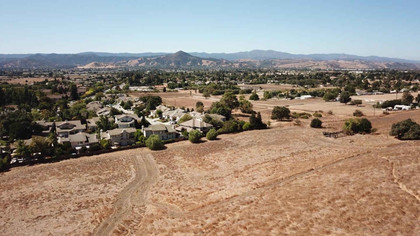 17101 Kruse Ranch Ln, Hill, CA 95037 Beds Baths