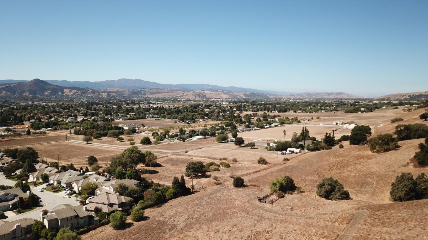 17101 Kruse Ranch Ln, Hill, CA 95037 Beds Baths