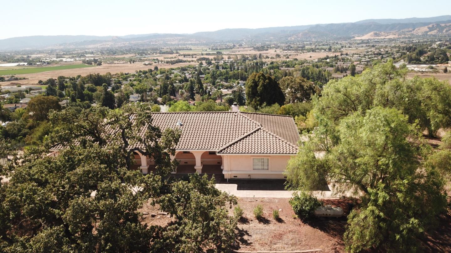 17101 Kruse Ranch Ln, Hill, CA 95037 Beds Baths