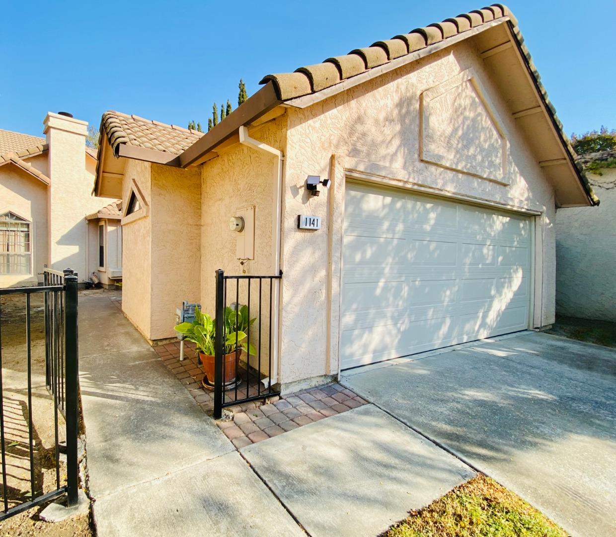 Detail Gallery Image 1 of 1 For 1141 Lerma Ln, Gilroy,  CA 95020 - 3 Beds | 2 Baths