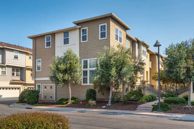 Detail Gallery Image 1 of 1 For 22 Bremerton Cir, Redwood Shores,  CA 94065 - 3 Beds | 2/1 Baths