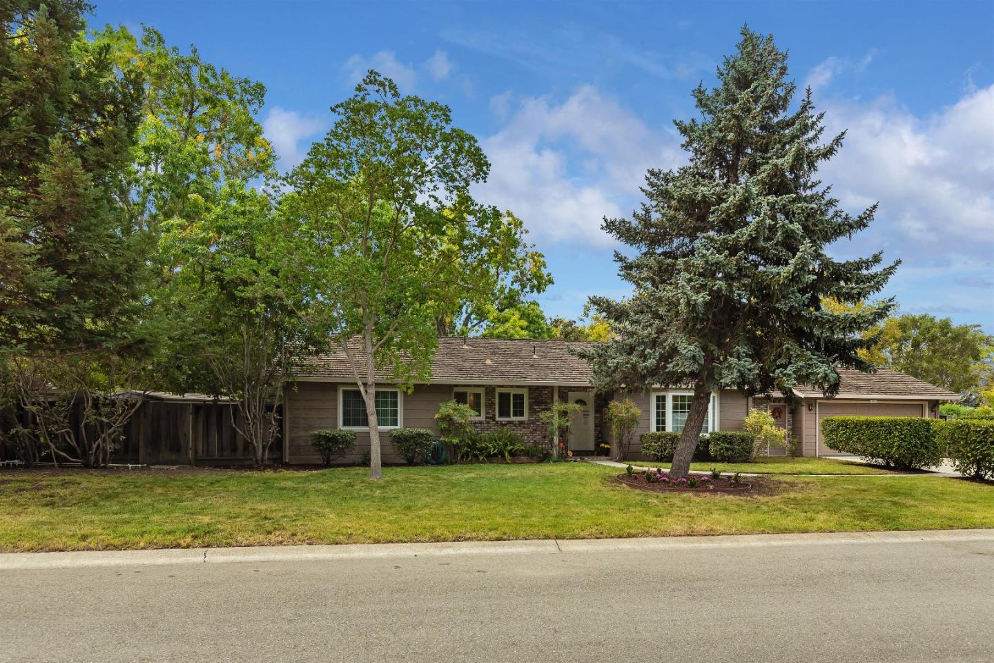 18970 Fernbrook Ct, Saratoga, CA 95070 3 Beds 2 Baths (Sold