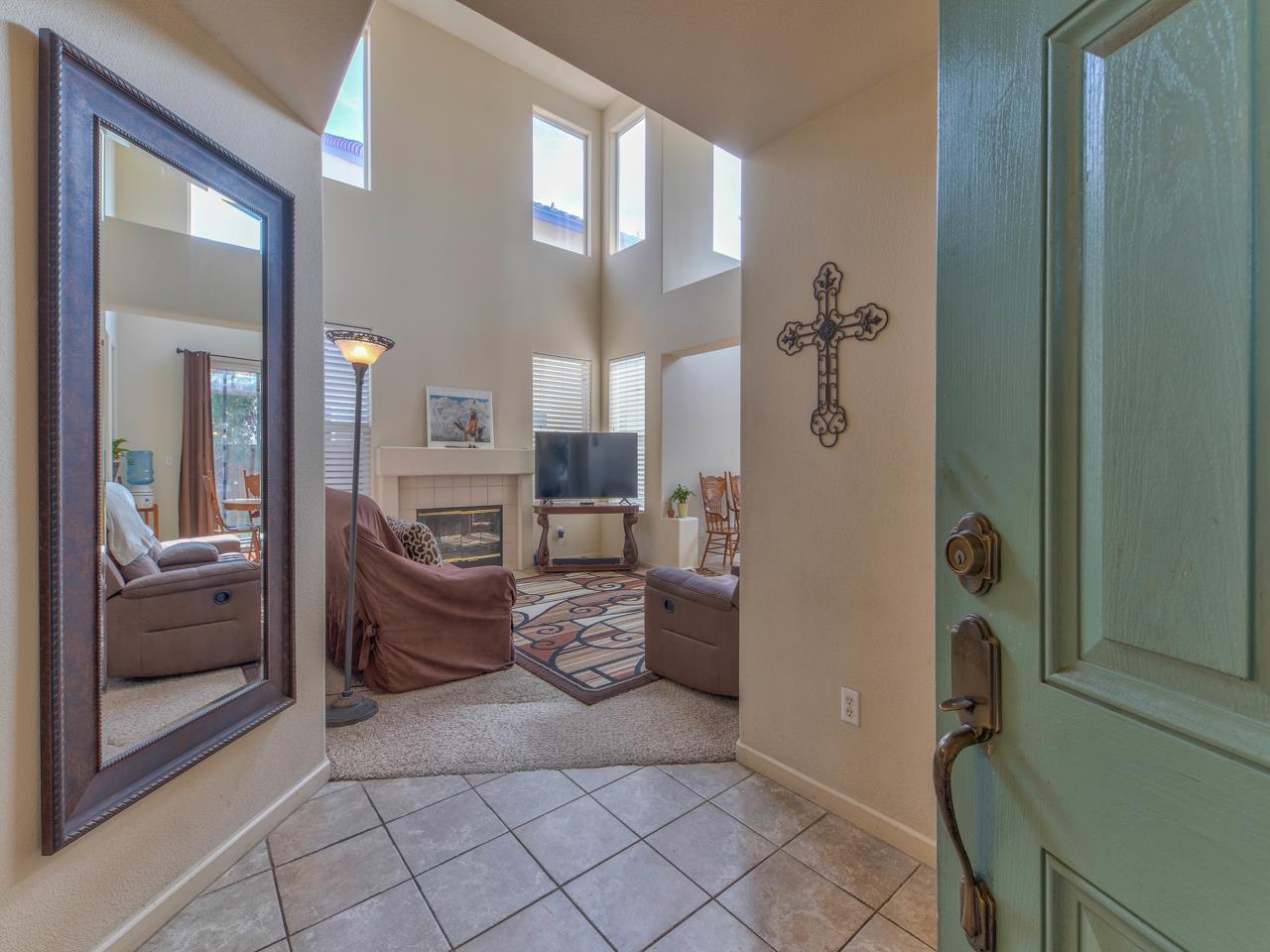 Detail Gallery Image 1 of 1 For 844 Castleton St, Salinas,  CA 93906 - 3 Beds | 2/1 Baths