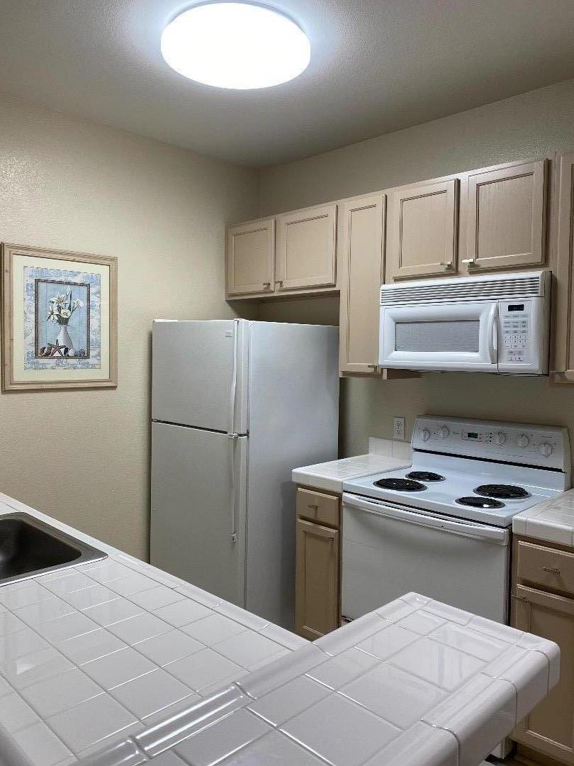 Detail Gallery Image 1 of 1 For 2255 Showers Dr #296,  Mountain View,  CA 94040 - 2 Beds | 1 Baths