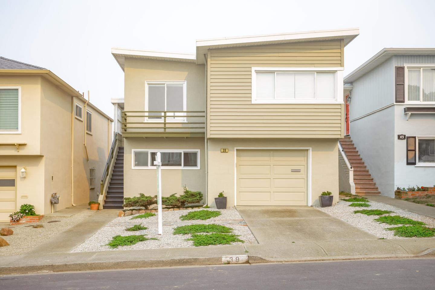 39 Skyline Dr, Daly City, CA 94015 3 Beds 1 Baths (Sold